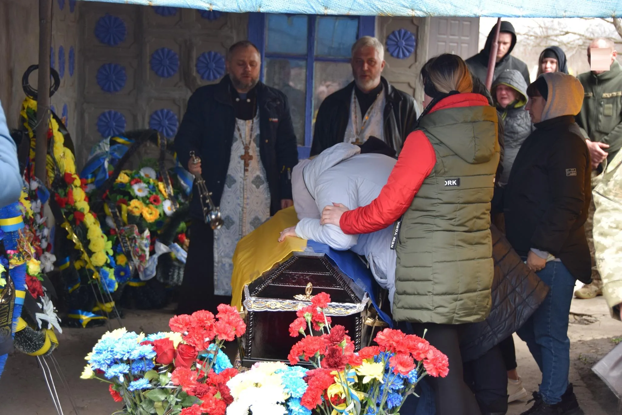 Вважали зниклим безвісти: у громаді Кіровоградщини попрощались із 46 річним військовим (ФОТО)
