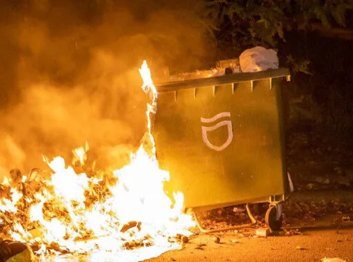 У Кропивницькому підпалили п`ять контейнерів для сміття (ФОТО)