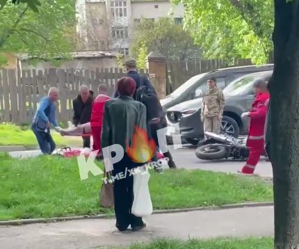 У Кропивницькому внаслідок зіткнення з авто постраждали мотоцикліст і його пасажирка