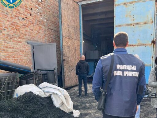 Керівництву підприємства з переробки пластику інкримінують забруднення земель на Кіровоградщині