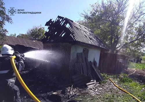Квартири, будинки, машини: на Кіровоградщині загасили 9 пожеж