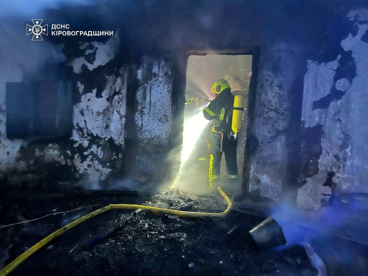 На Кіровоградщині під час пожежі в будинку загинули жінка та її 6 річна донька