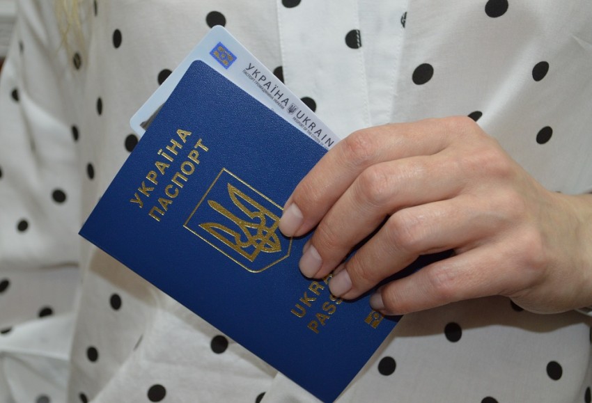 На Кіровоградщині призупиняється послуга з одночасного оформлення Id картки та закордонного паспорта