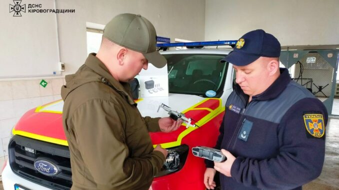 Новоукраїнські рятувальники отримали дрона від місцевого підприємця (ФОТО)