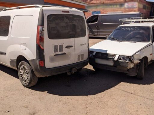 П’яний водій в’їхав у дві припарковані авто в Кропивницькому