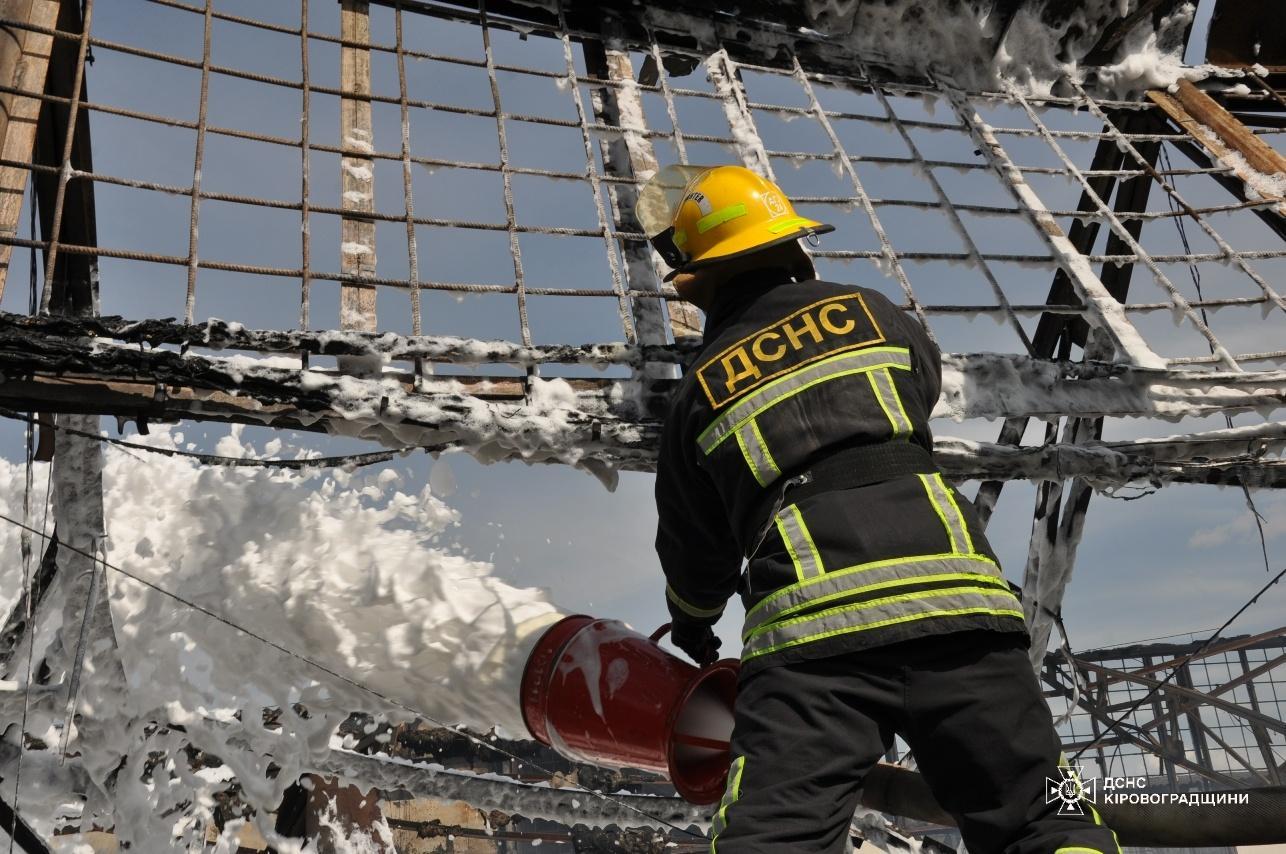 Поліція відкрила кримінальне провадження за фактом загибелі людини під час пожежі на “Хімрезерві” у Кропивницькому