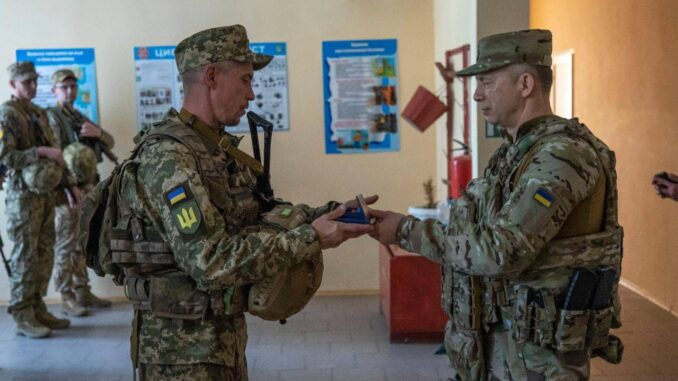Солдат із Кропивницького отримав «Золотий хрест» від Головнокомандувача
