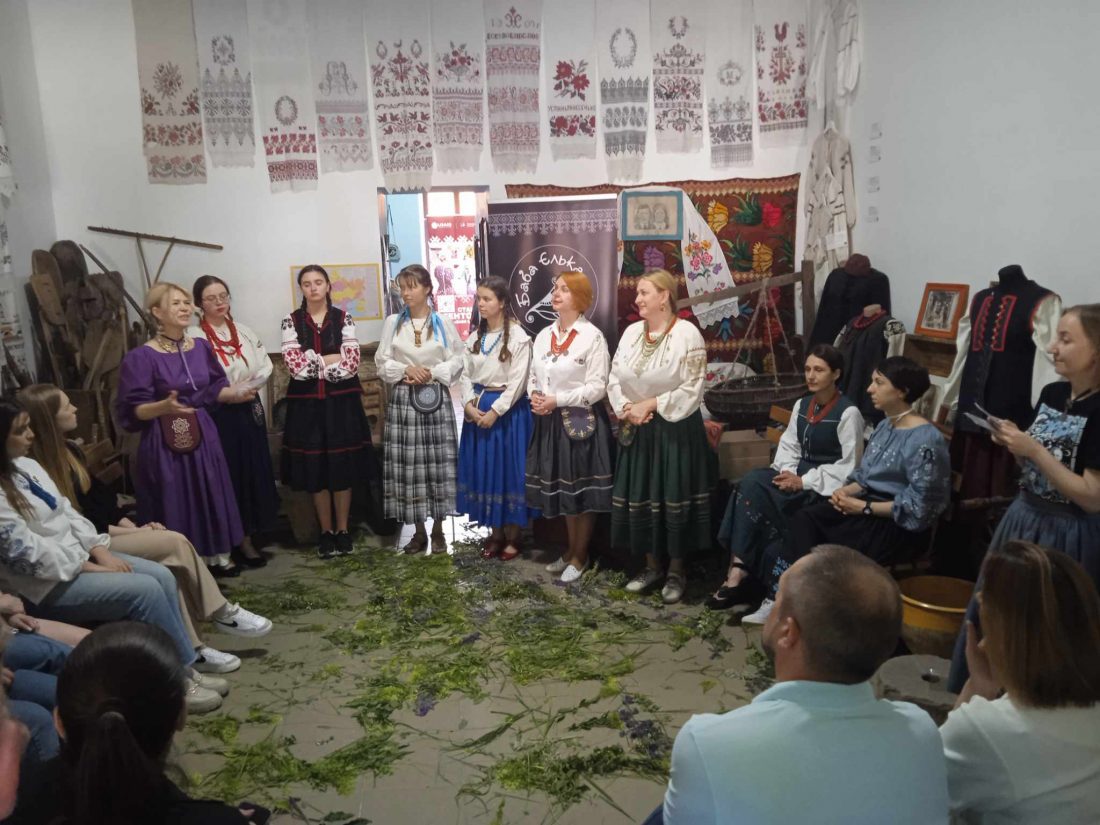 У Кропивницькому презентували пісенник від «Баби Єльки»