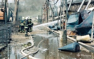 У Кропивницькому сталася пожежа на підприємстві з виробництва лакофарбової продукції, виявлено тіло чоловіка (ФОТО)