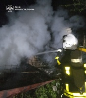 В Олександрійському районі рятувальники приборкали пожежу гаража