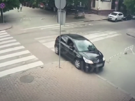 Їхав у пішохідній зоні: в центрі Кропивницького водій порушив правила руху (ВІДЕО)