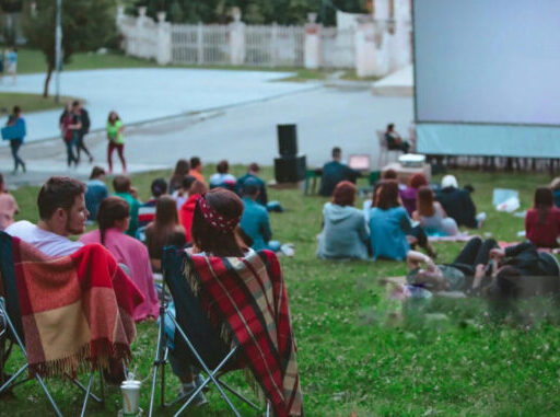 Кінотеатр під відкритим небом – кропивничан запрошують переглянути фільм “Довбуш”