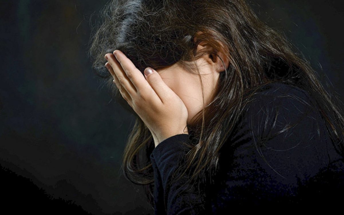 На Кіровоградщині чоловік ґвалтував неповнолітню дочку й схиляв до наркотиків