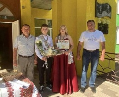 Срібні медалісти Новоархангельщини отримали по 5 тисяч гривень